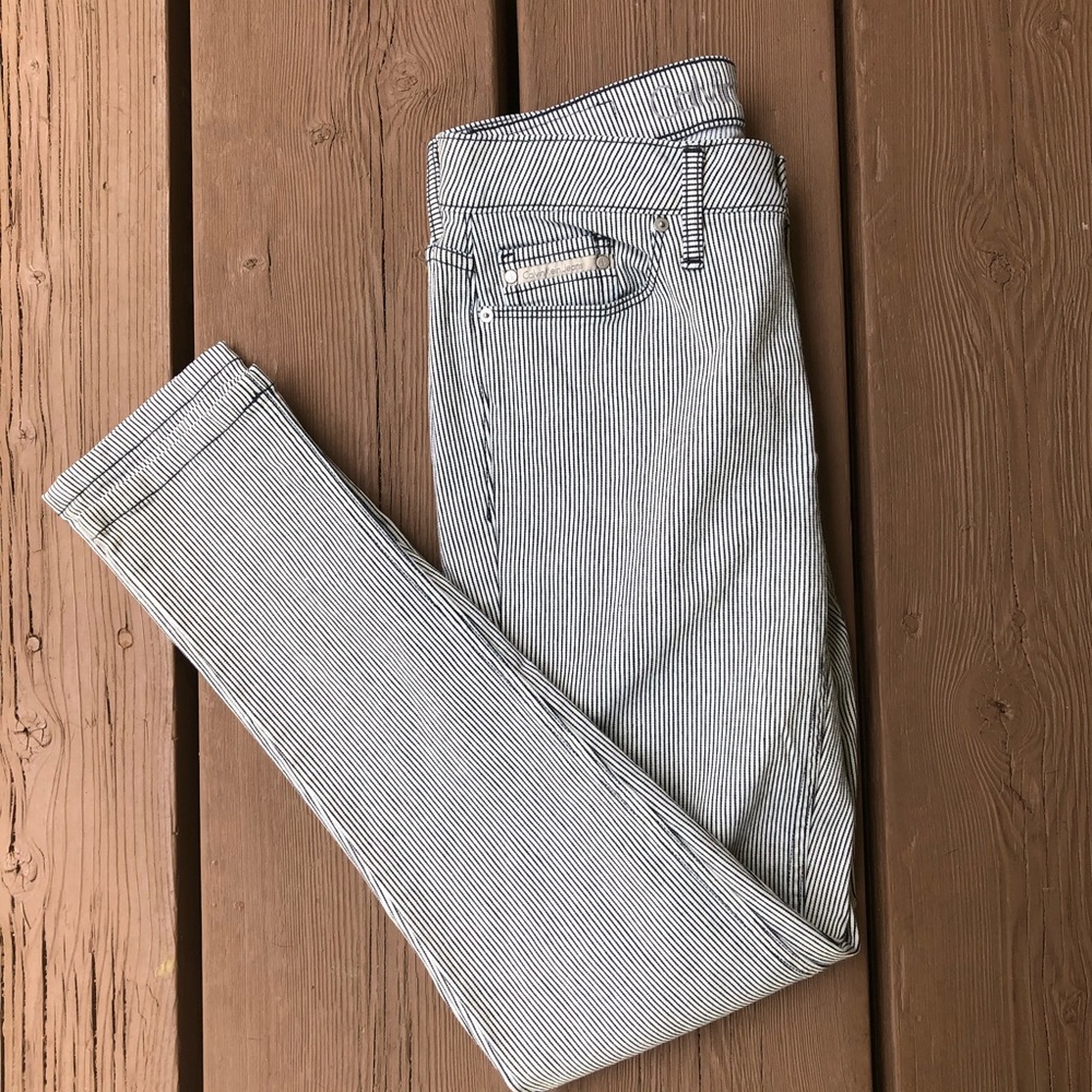 ✨NWOT Calvin Klein Striped Skinny Ankle Jeans ✨